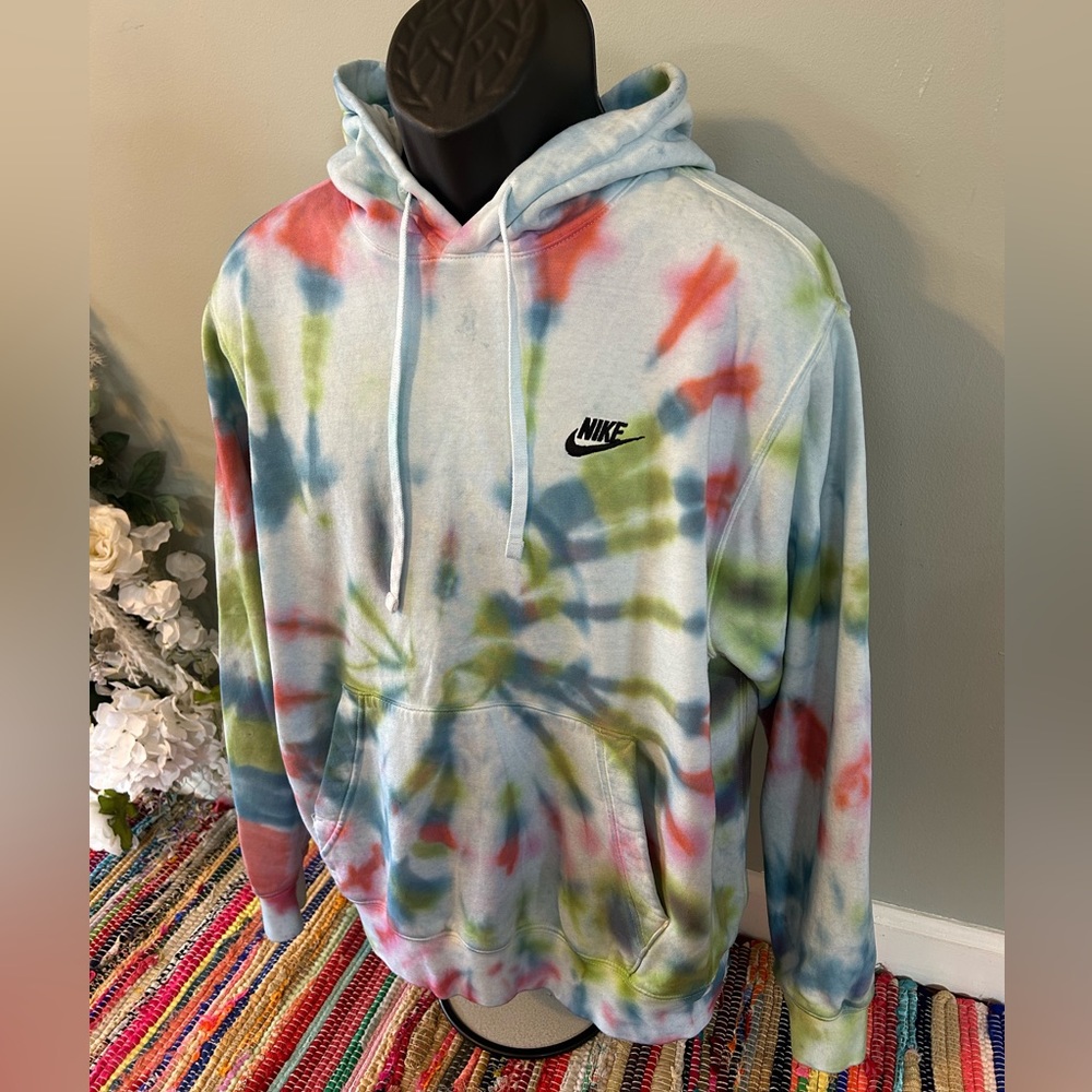 NEW Nike Swoosh Tie Dye Hooded Sweatshirt Embroidered Spellout Medium - Picture 2 of 7